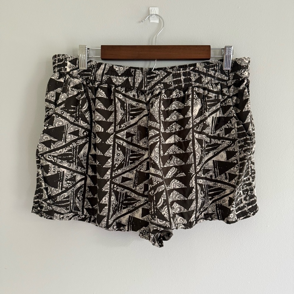 Mossimo Supply Co High Waist Black and White Shorts - Picture 3 of 5